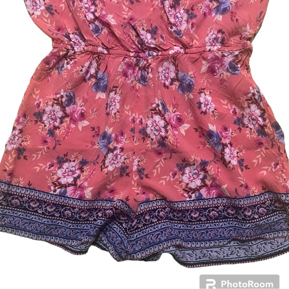 Kingston Grey wrap style romper size large Lg L floral print - Picture 2 of 4